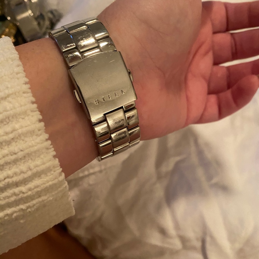 Guess sliver watch - Picture 4 of 5